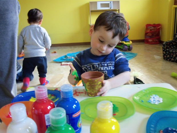 Asilo Nido Via Tevere - Le bottiglie sensoriali sono un giochino facile –  facile da preparare ma che riscontra un gran successo nei bambini. Il bello  di questo gioco è che, non